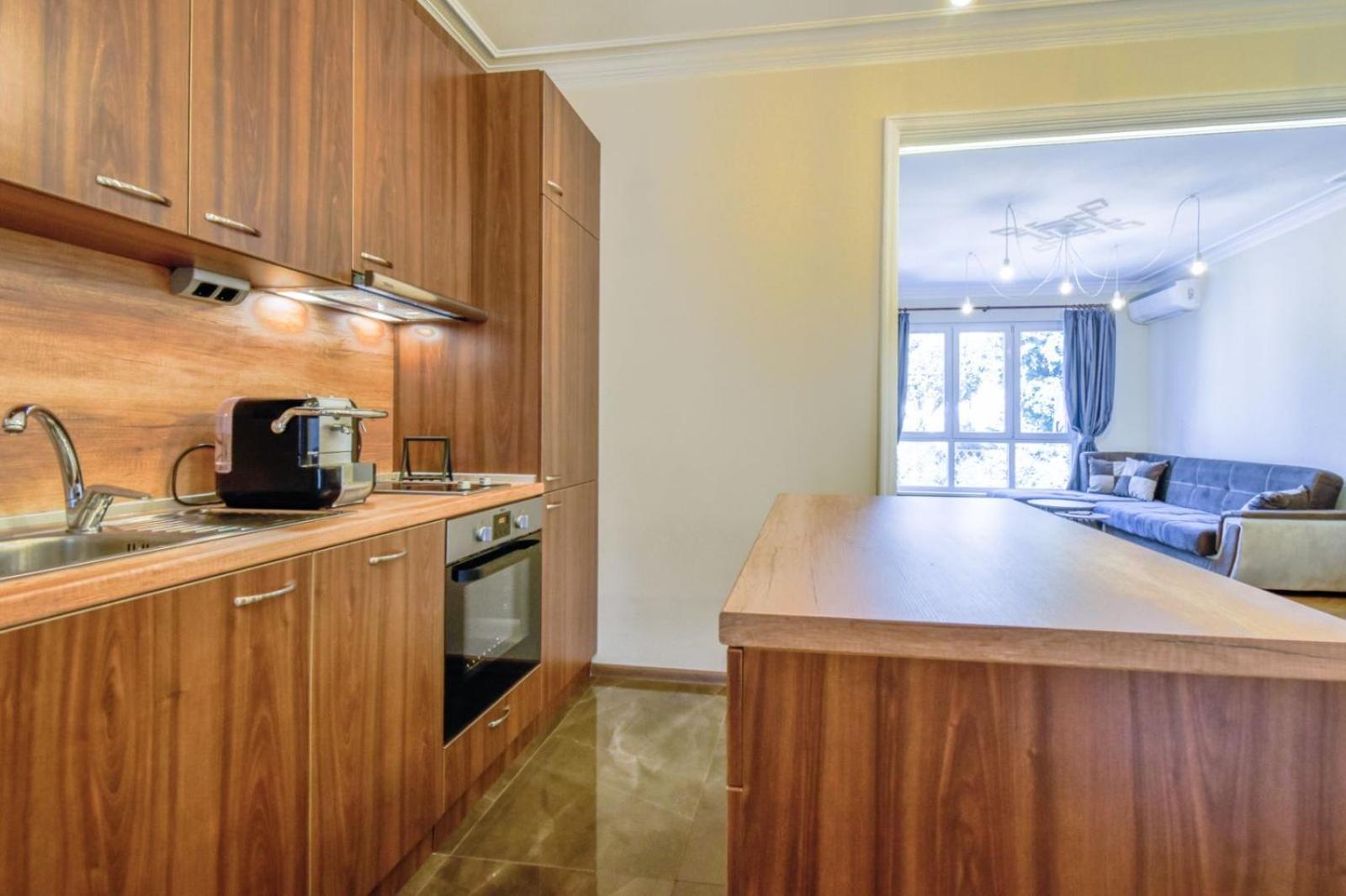 Stunning 2bdr On Historic Location In Center Διαμέρισμα *